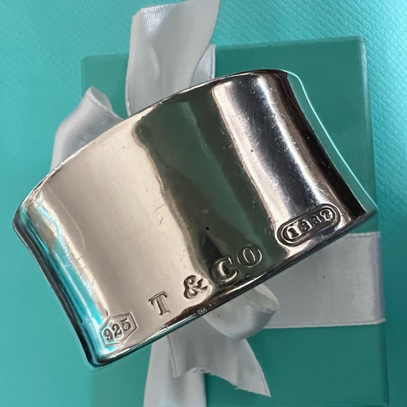 Tiffany&co extra wide opening Sterling Silver cuff bracelet. - Picture 2 of 6